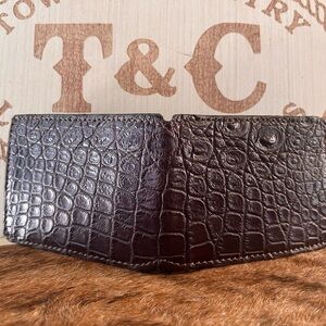 Handmade genuine, American alligator hide Leather Bi-Fold Wallet